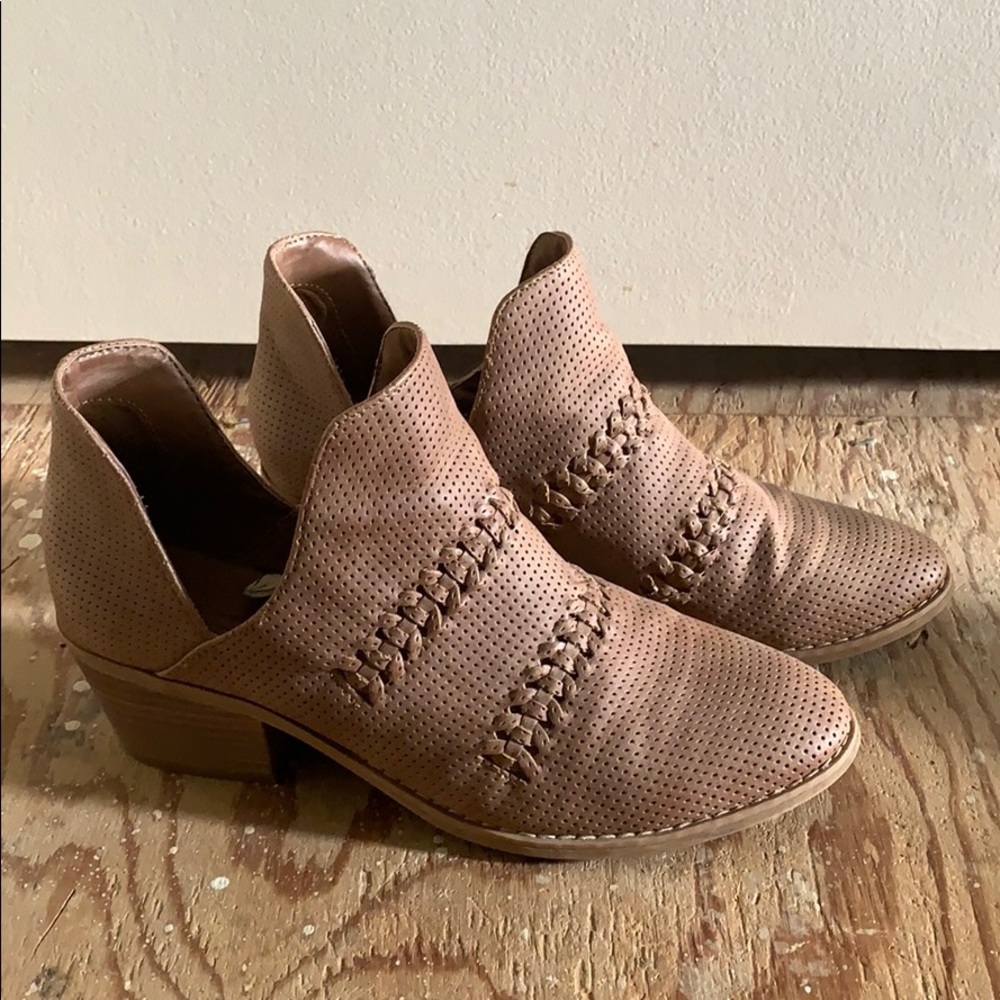 Ankle cut boots